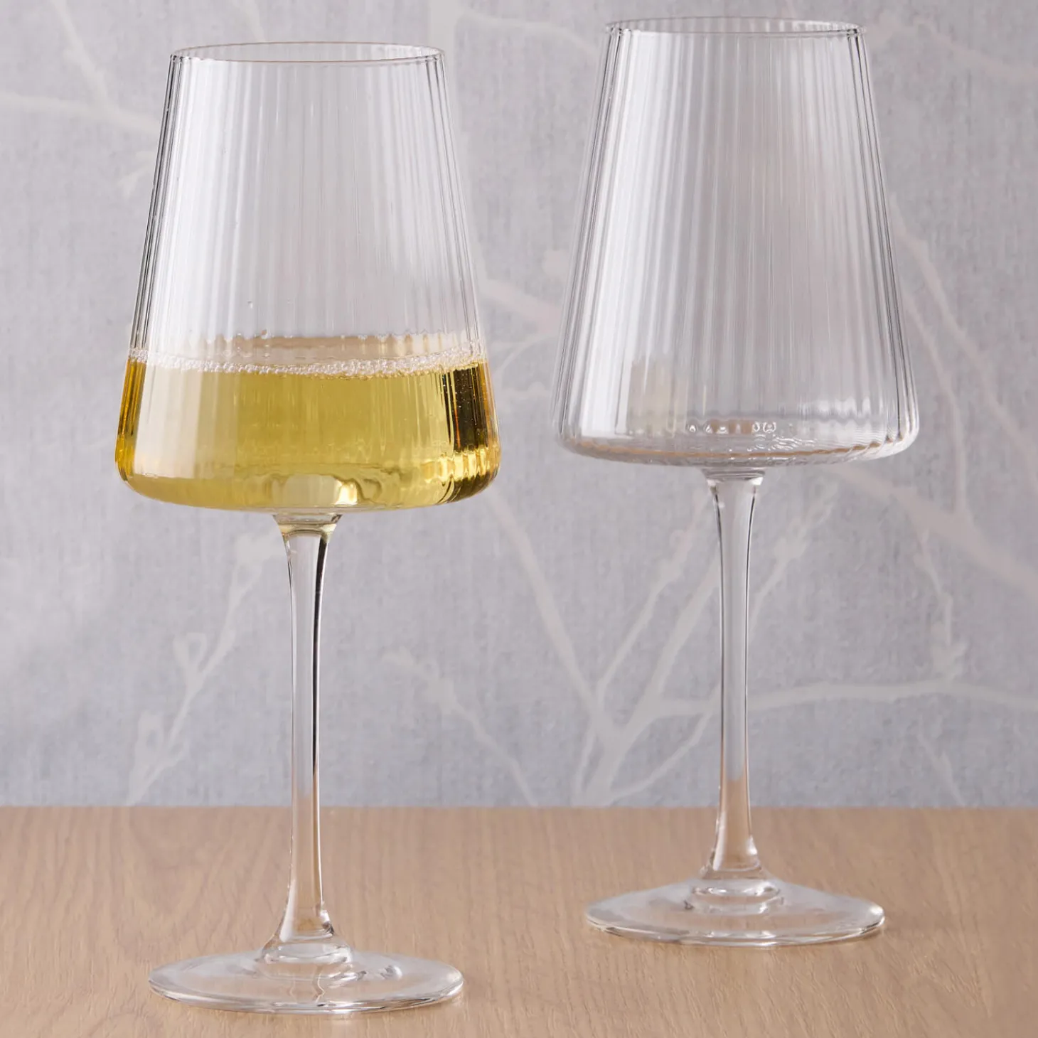 Anton Studio Designs 2-Piece Wine Glasses Set - Empire