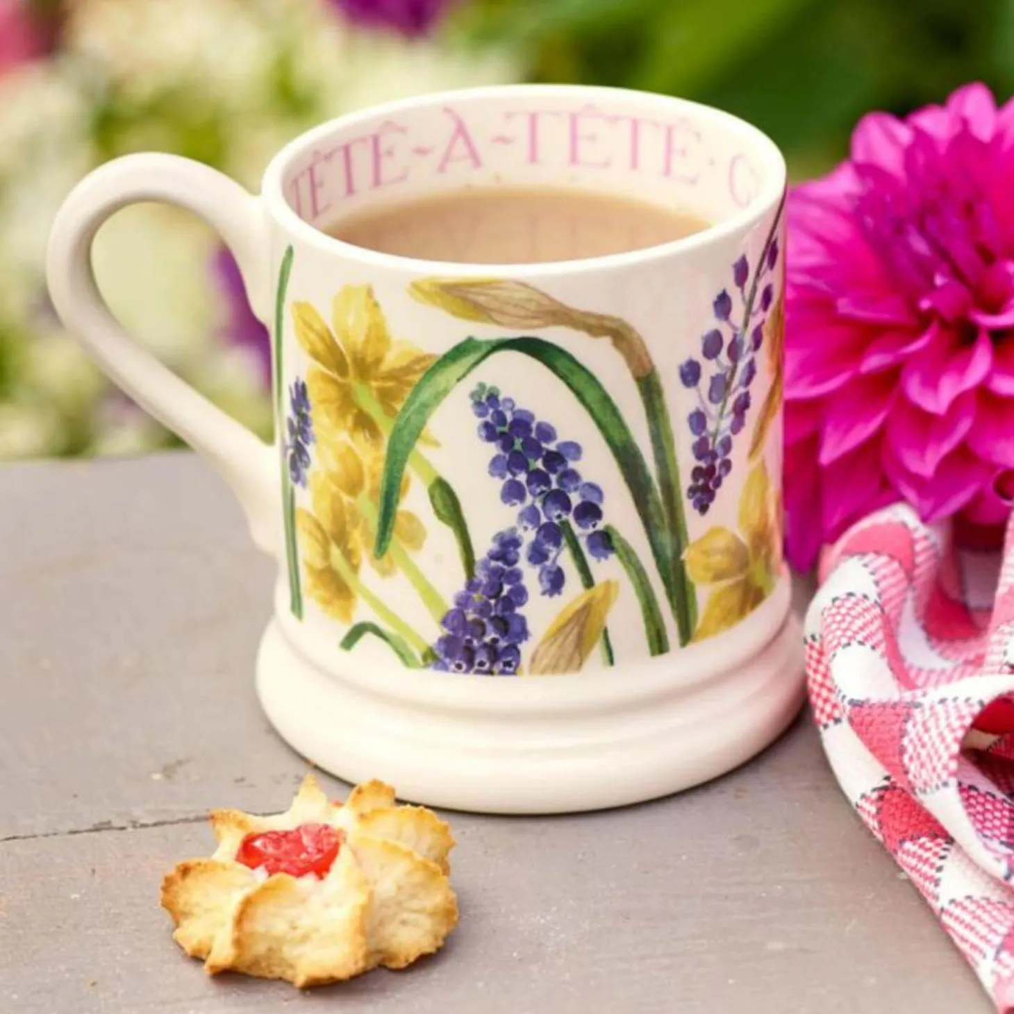 Emma Bridgewater Half Pint Mug - Tete-a-Tete & Grape Hyacinths