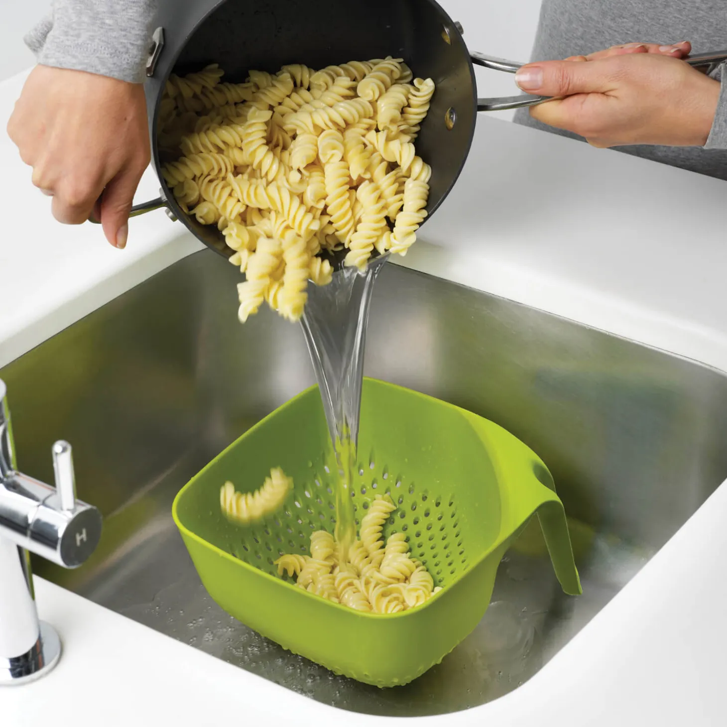 Joseph Joseph Square Colander - White