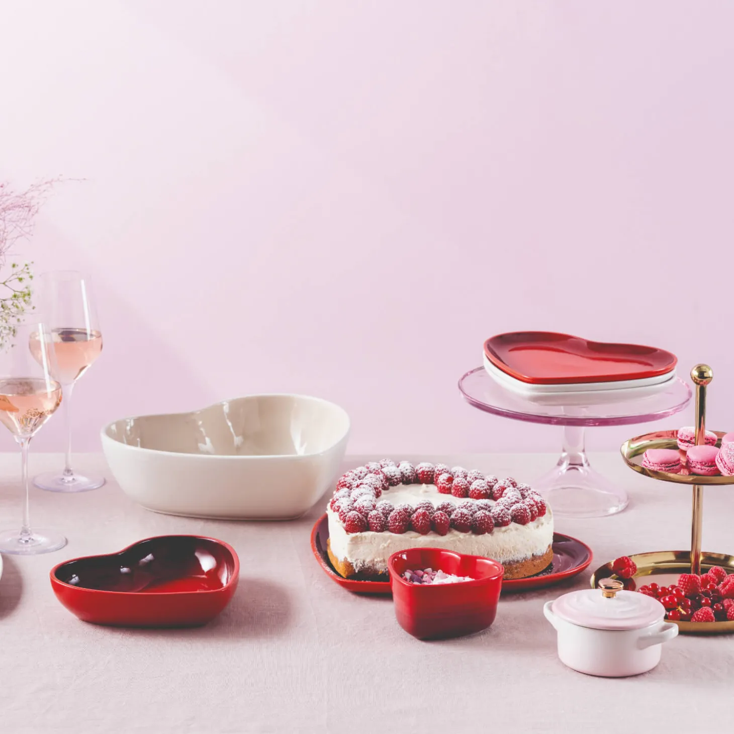 Le Creuset 23cm Heart Stoneware Plate - Cerise