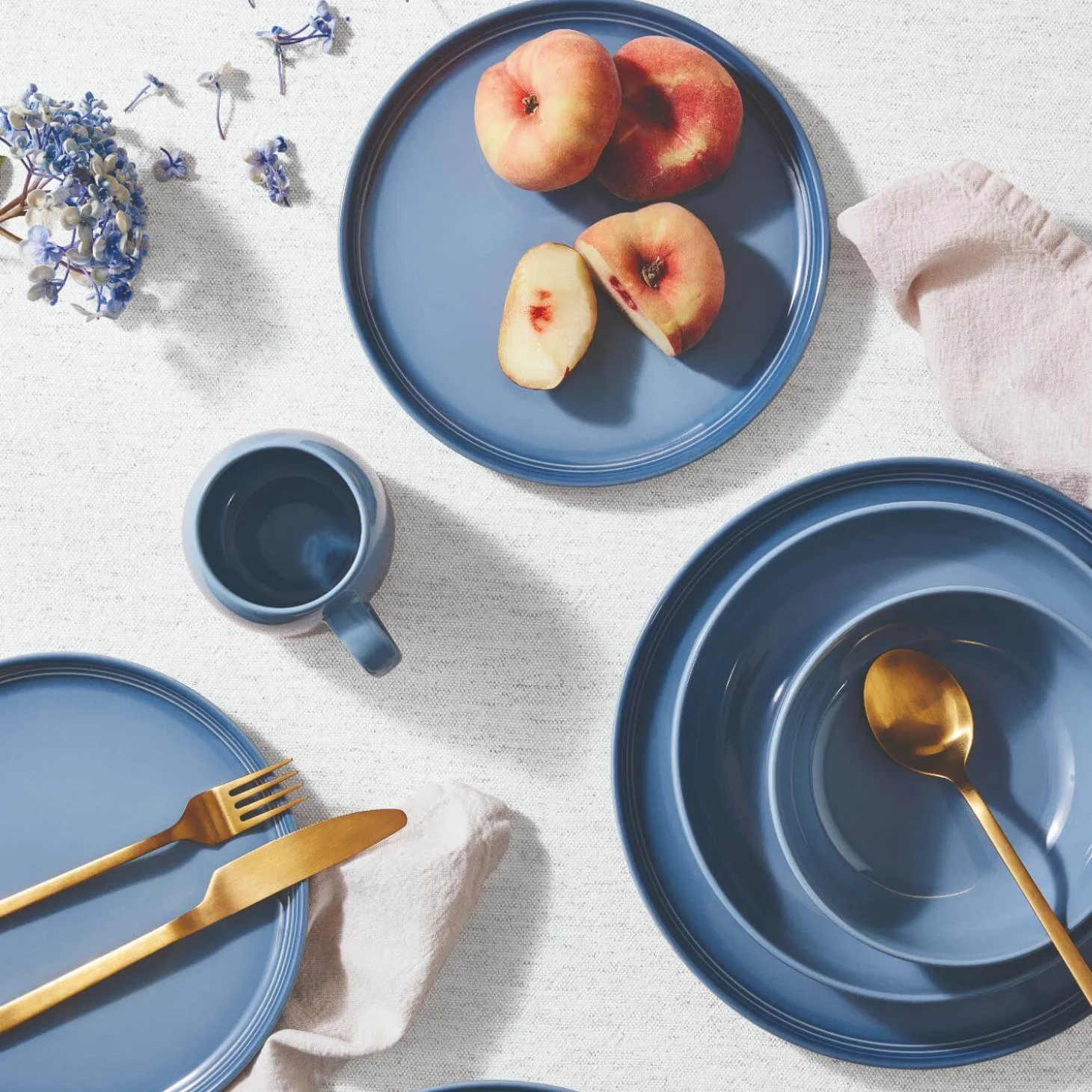 Le Creuset 27cm Stoneware Coupe Dinner Plate - Chambray