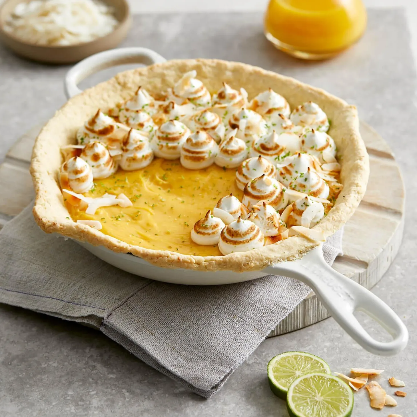 Le Creuset Signature Cast Iron 23cm Round Skillet - Meringue