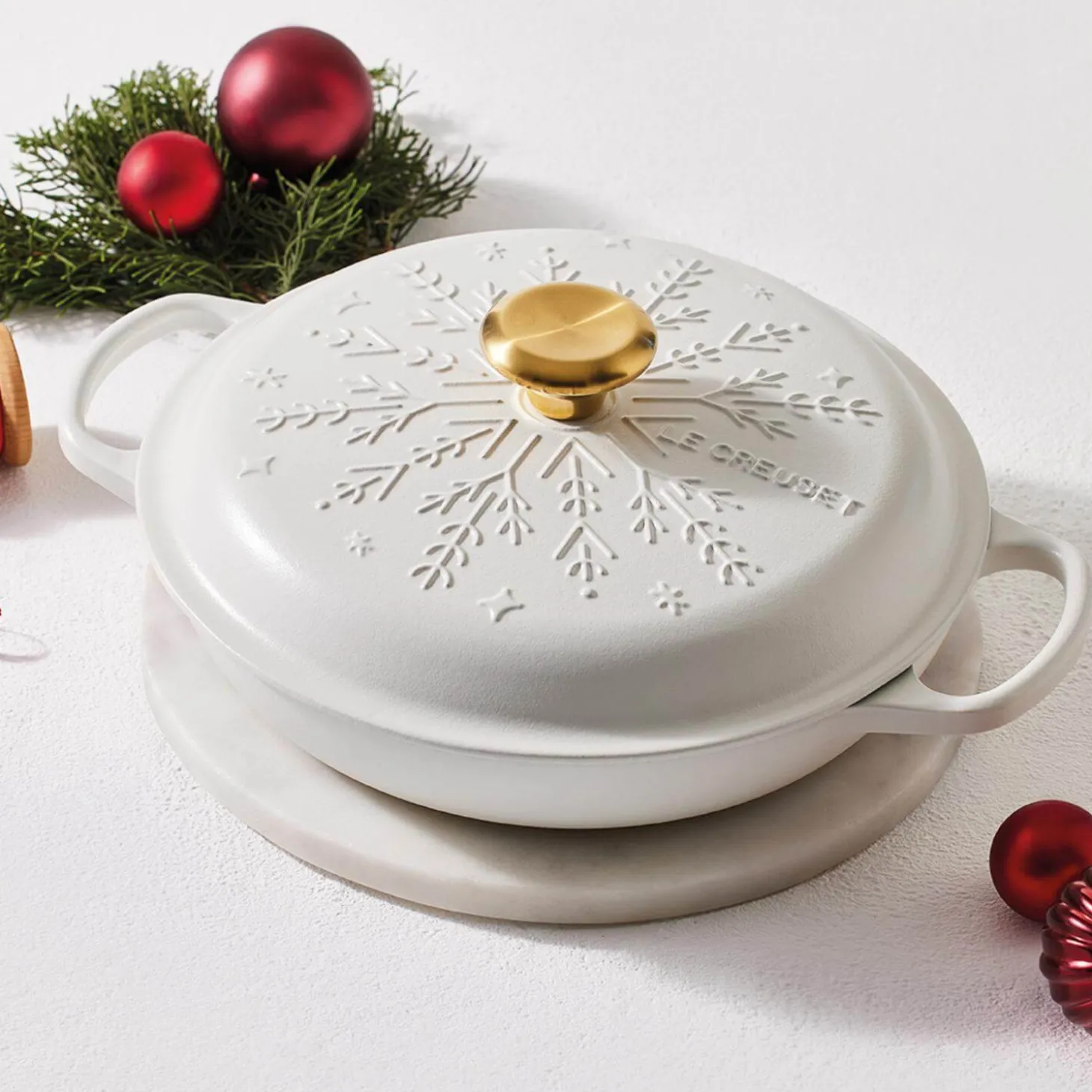 Le Creuset Signature 26cm Cast Iron Christmas Shallow Casserole - Snowflakes