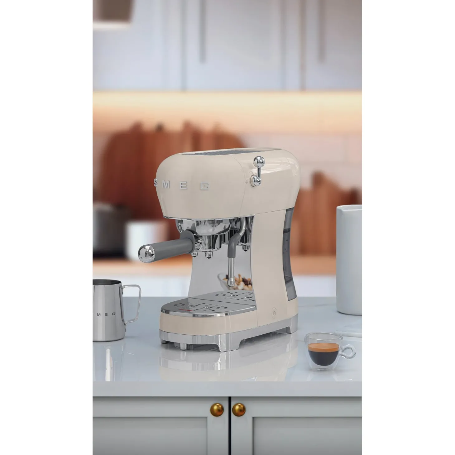 Smeg 50's Style Retro ECF02WHUK Espresso Coffee Machine & CGF11WHUK Coffee Grinder - White