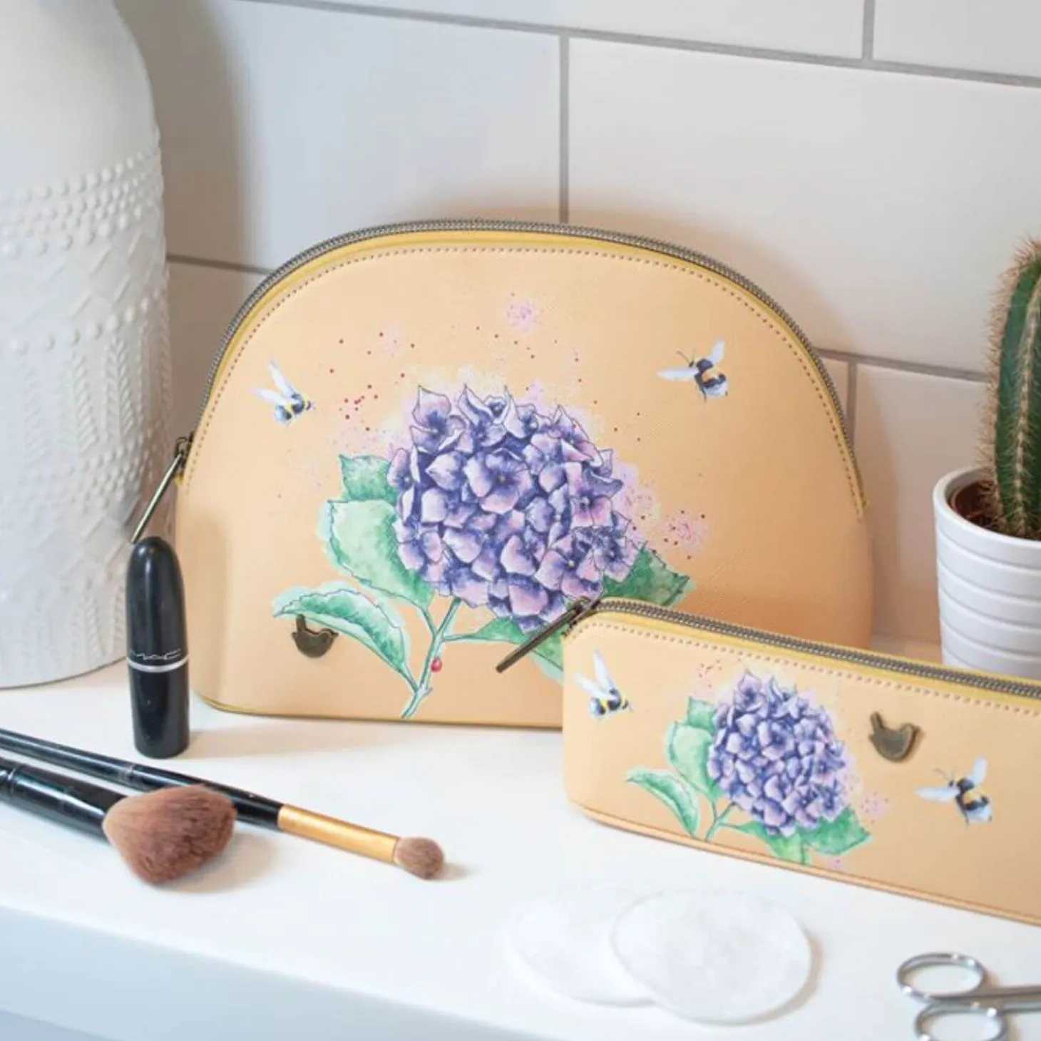 Wrendale Designs Medium Cosmetic Bag - Hydrangea
